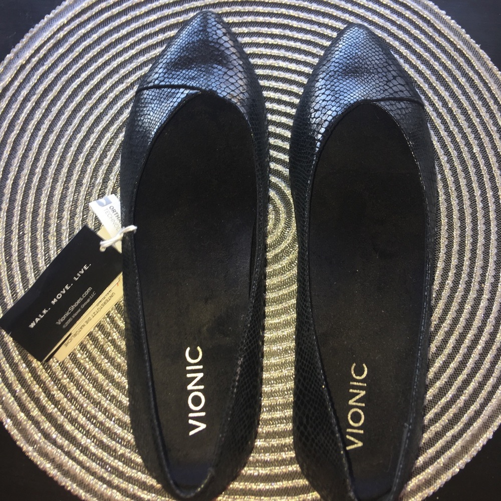 SOLD! NIB VIONIC GEM CABALLO BLACK SNAKE SHOES